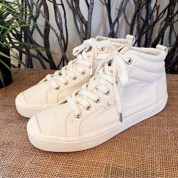 Cariuma OCA High Canvas Sneakers White Size 9 Women’s - Picture 10 of 13